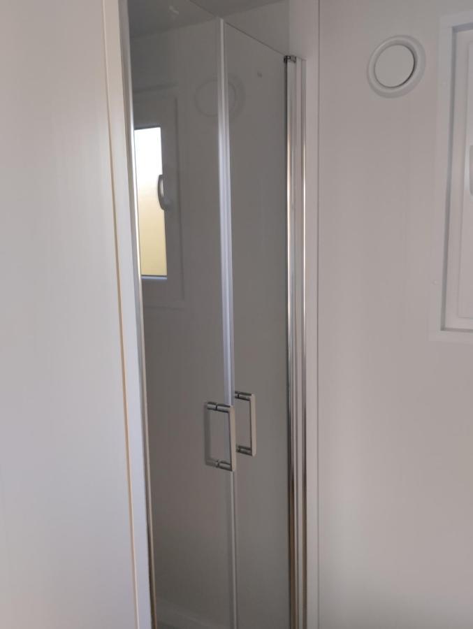 Mobile Home Katja Баньоле Екстериор снимка