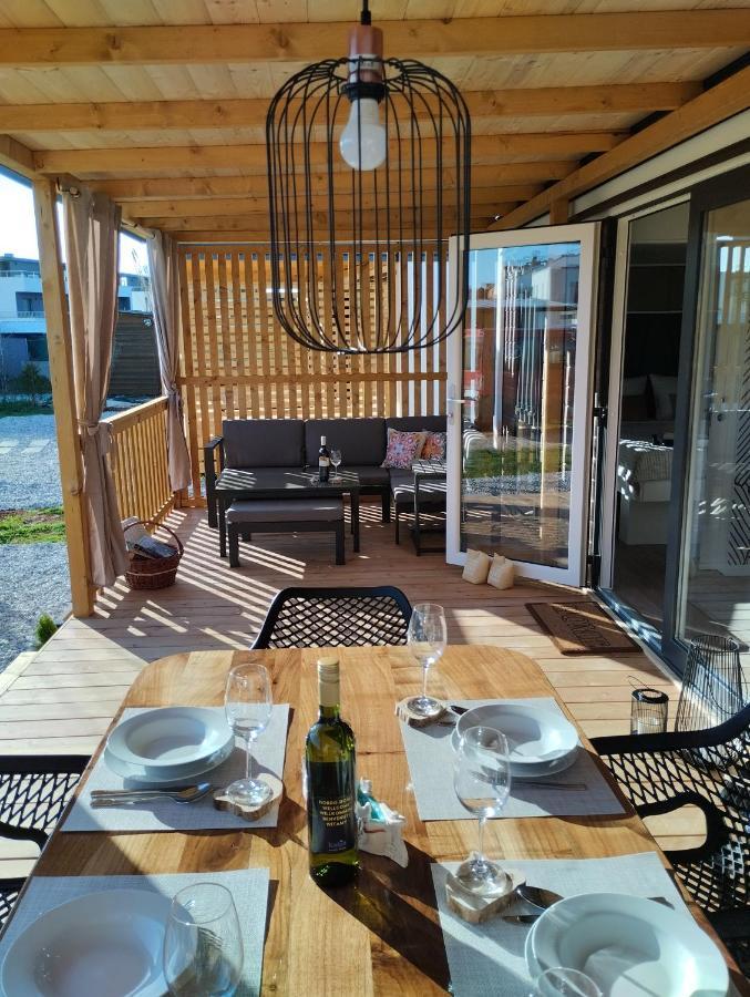 Mobile Home Katja Баньоле Екстериор снимка